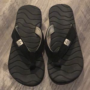 Boys reef flip flops. Like new size 2
